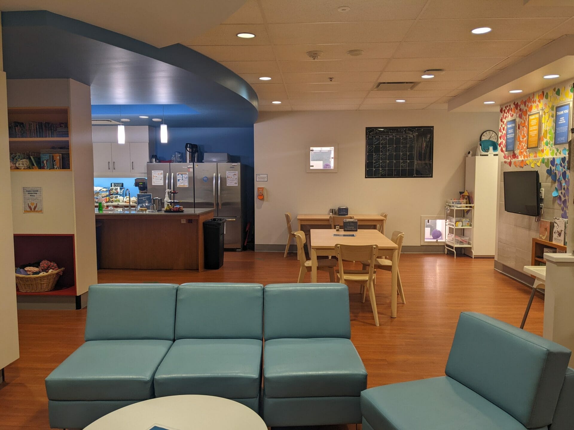 https://dev3.rmhbc.ca/wp-content/uploads/2022/10/Family-Room-Common-Space.jpg